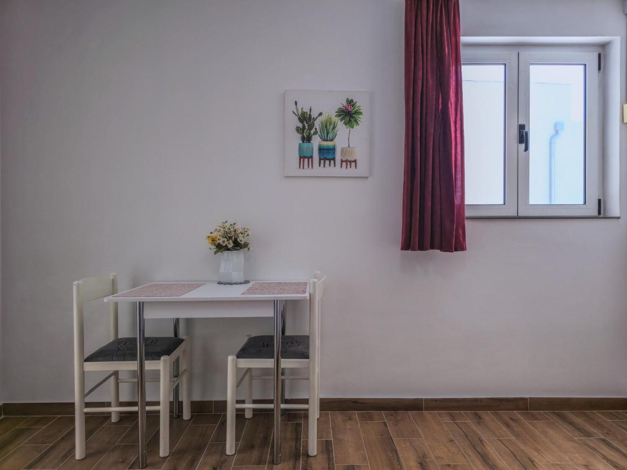 Apartments Neda Omis Bagian luar foto
