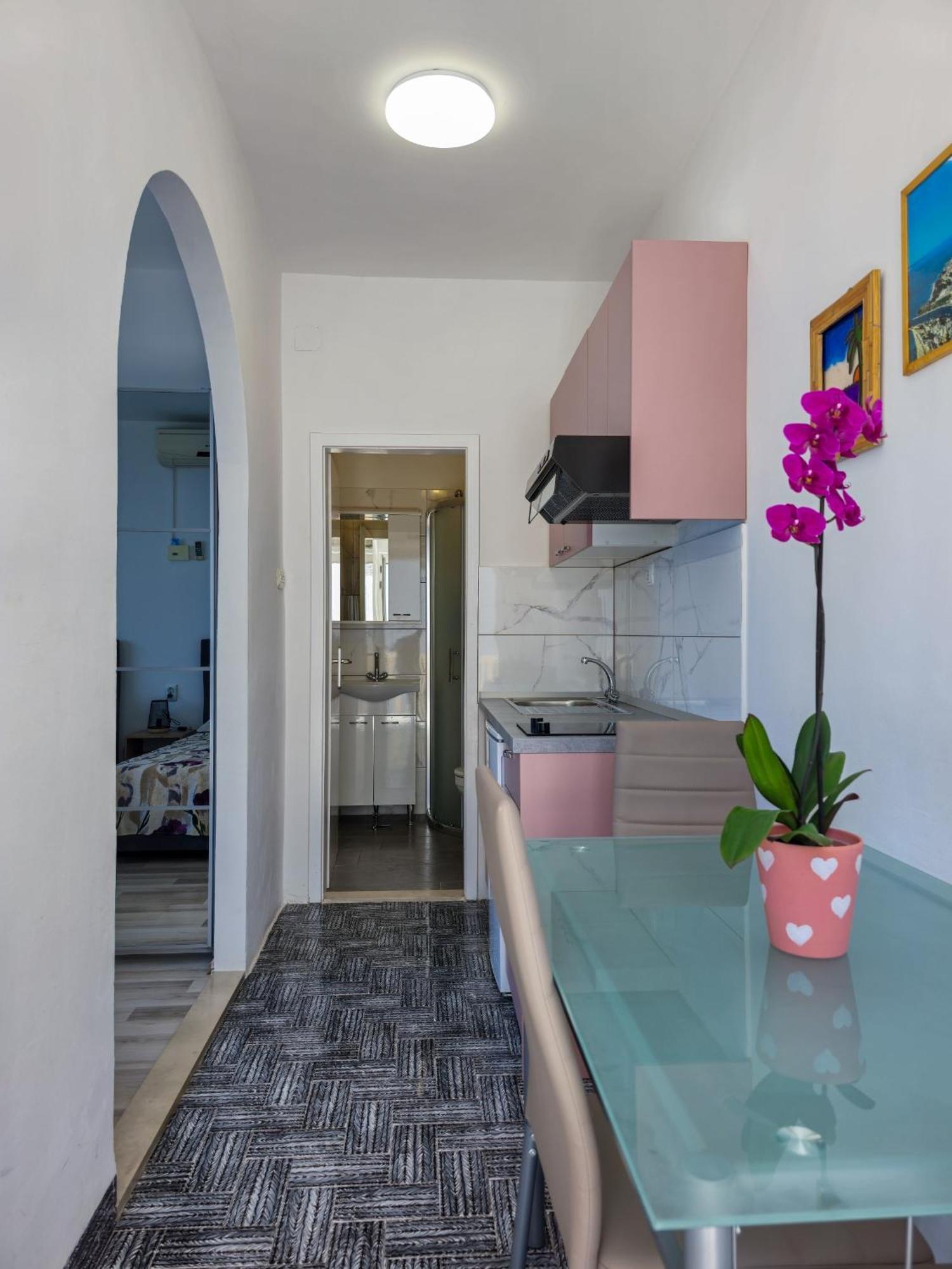 Apartments Neda Omis Ruang foto