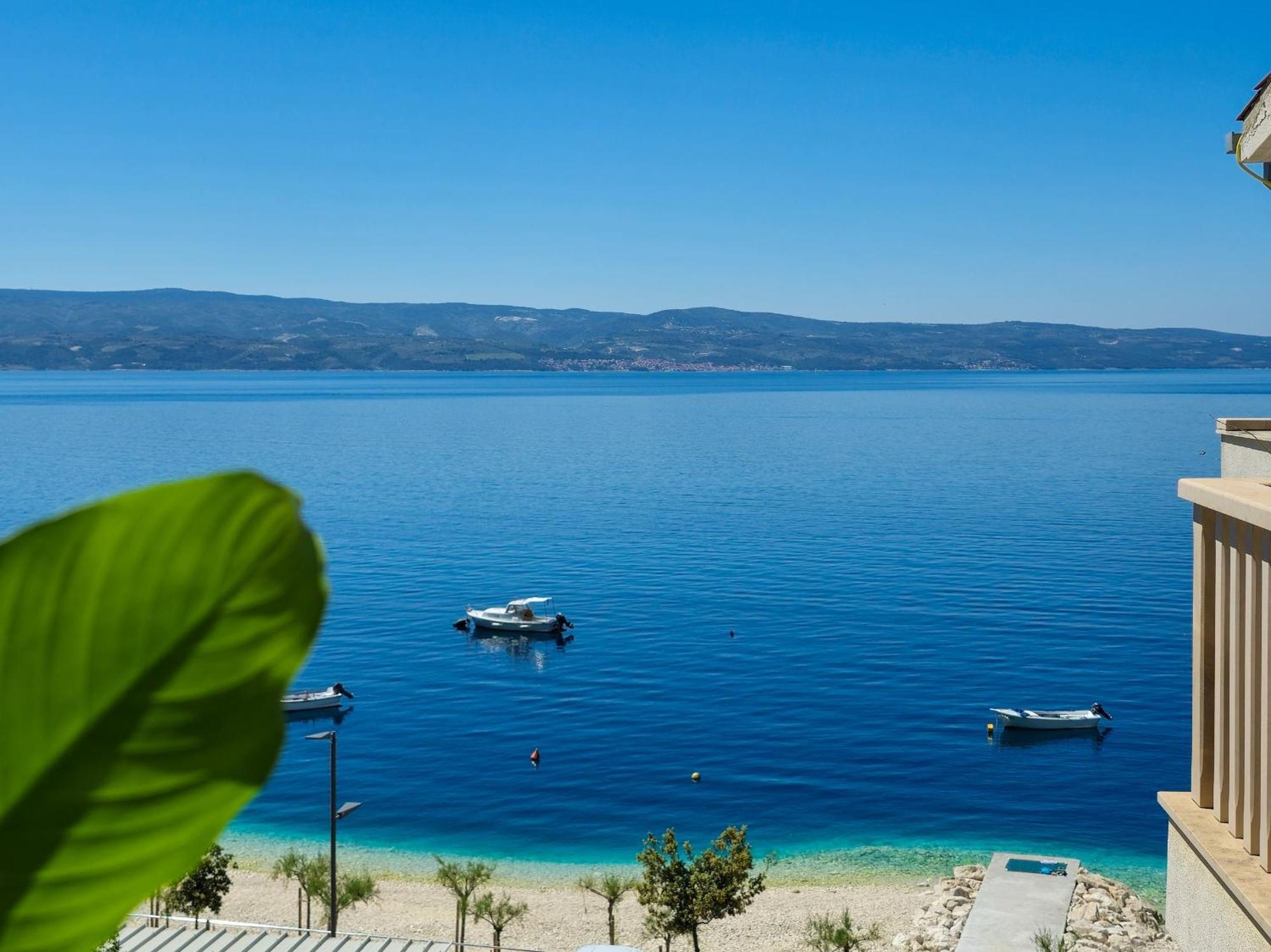 Apartments Neda Omis Bagian luar foto